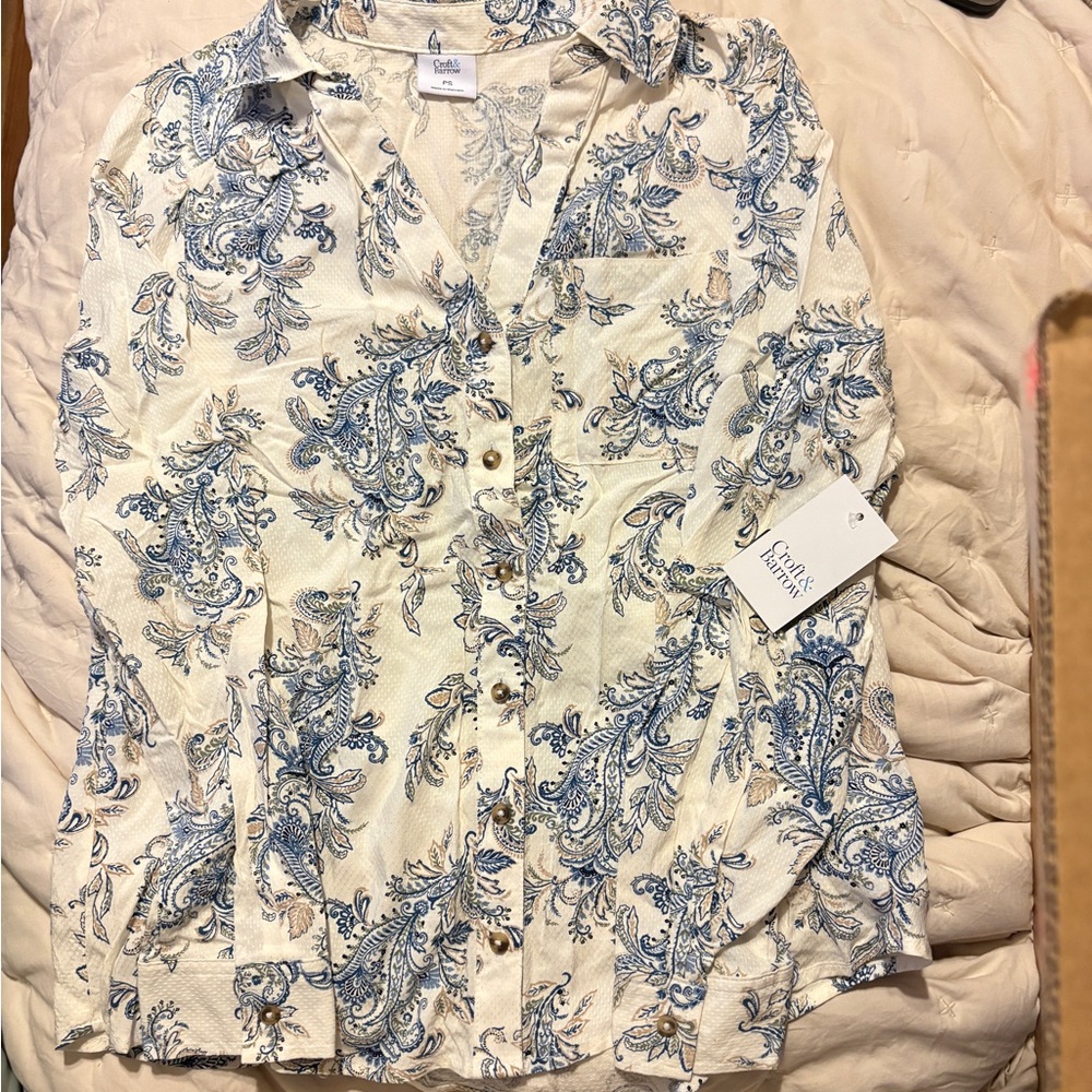 Croft & Barrow White and Blue Paisley Button-Down Shirt